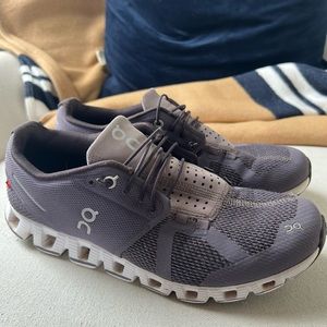 Oncloud running shoes Women’s Size 9